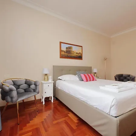 Elegant And Spacious Apartment, Vespasiano 9