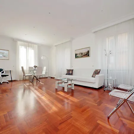 Elegant And Spacious Apartment, Vespasiano 9 Appartement *