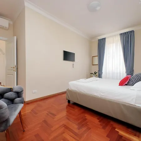Elegant And Spacious Apartment, Vespasiano 9 * Rome