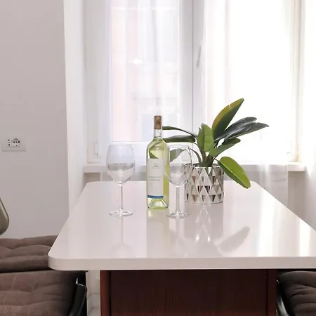 Elegant And Spacious Apartment, Vespasiano 9 Appartement
