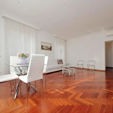 Elegant And Spacious Apartment, Vespasiano 9 Appartement *