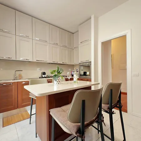 Appartement Elegant And Spacious Apartment, Vespasiano 9 Rome